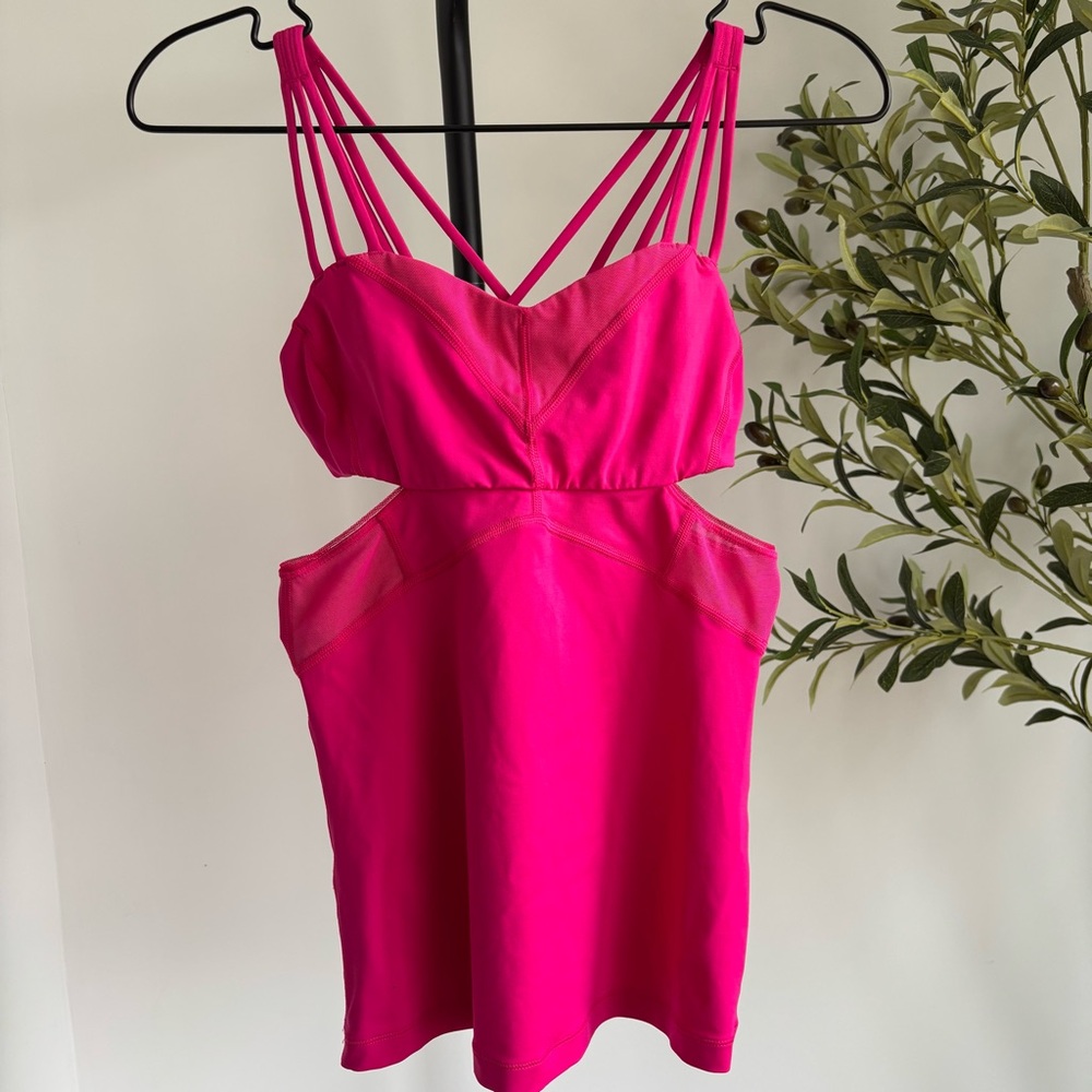 • [Lululemon] Cutout Tank •